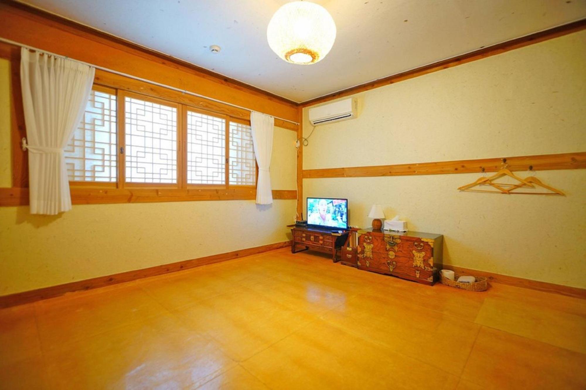 Hanok Gotaek Goeul Jeonju Luaran gambar