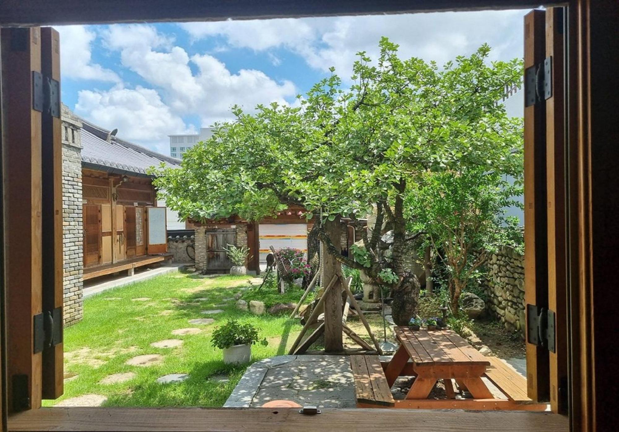 Hanok Gotaek Goeul Jeonju Luaran gambar