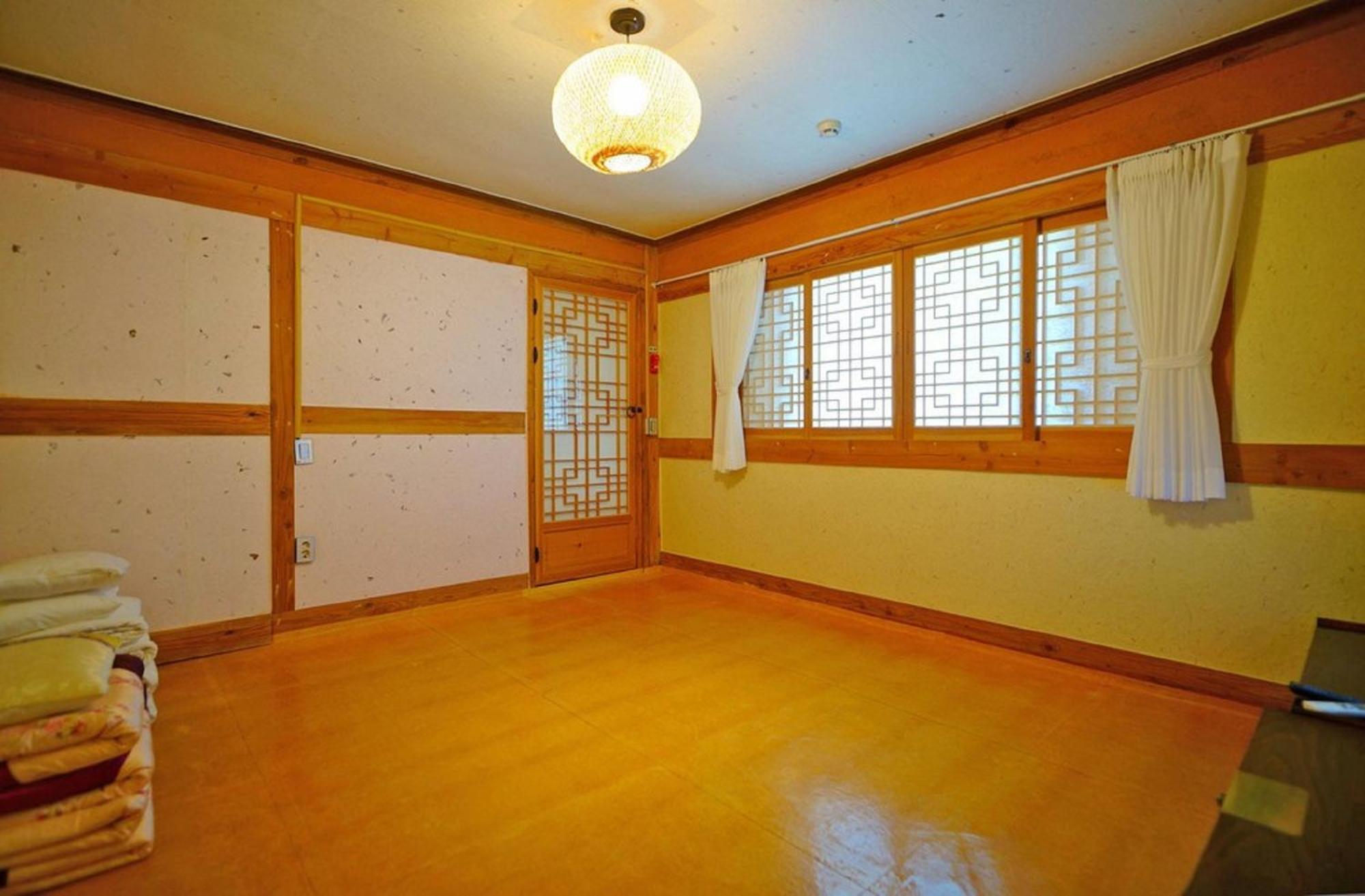 Hanok Gotaek Goeul Jeonju Luaran gambar