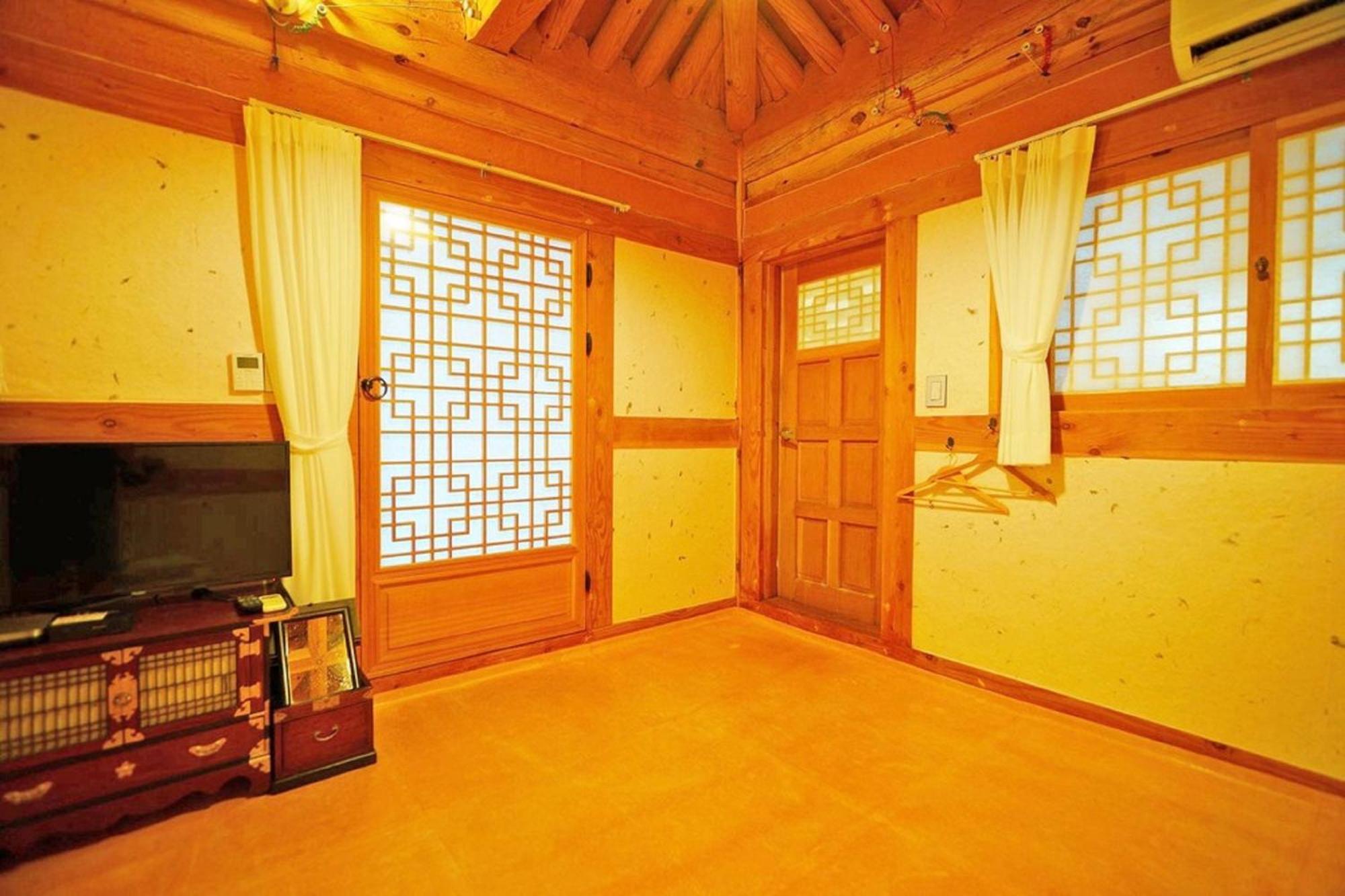 Hanok Gotaek Goeul Jeonju Luaran gambar