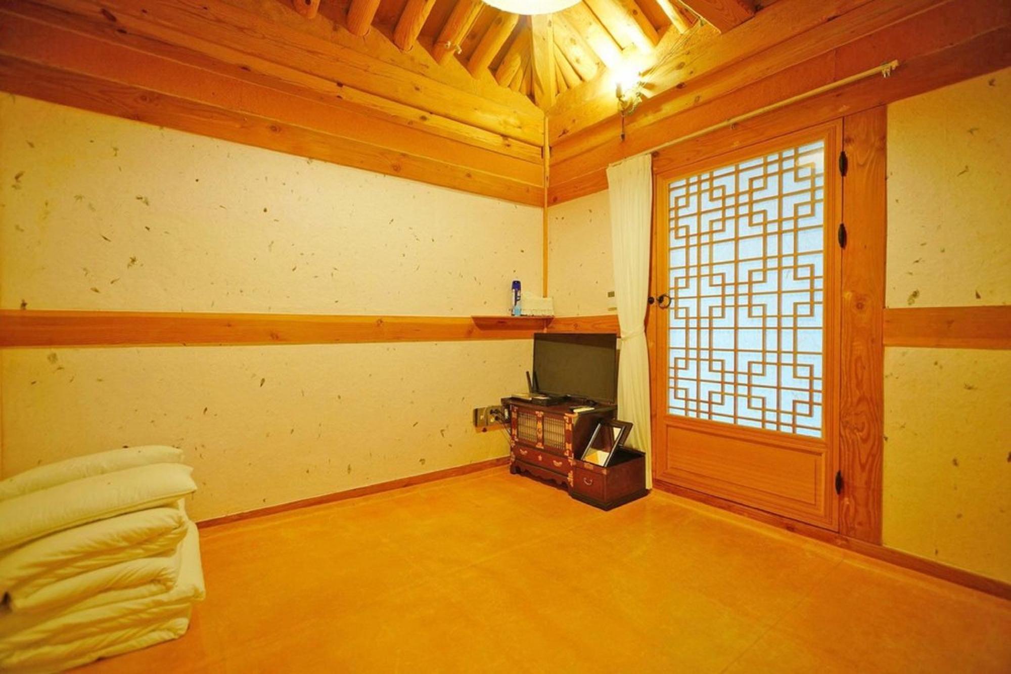 Hanok Gotaek Goeul Jeonju Luaran gambar