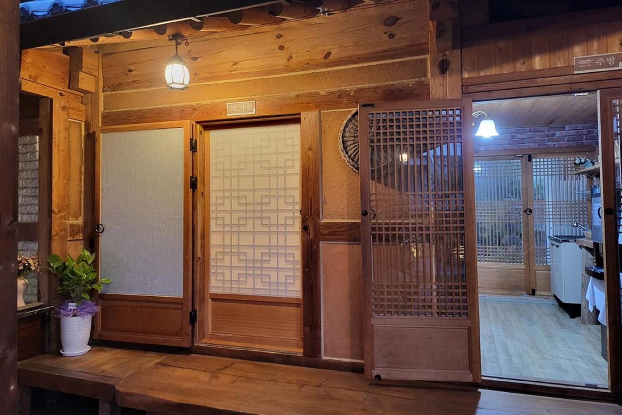 Hanok Gotaek Goeul Jeonju Luaran gambar