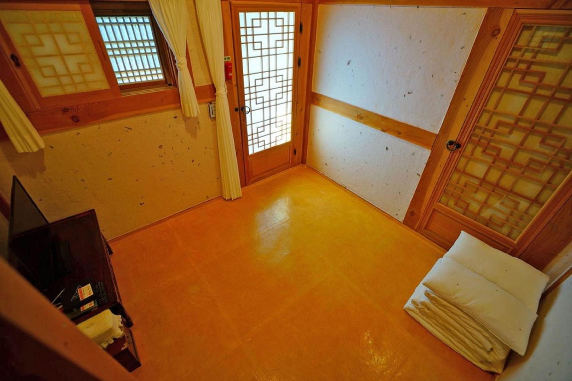 Hanok Gotaek Goeul Jeonju Luaran gambar