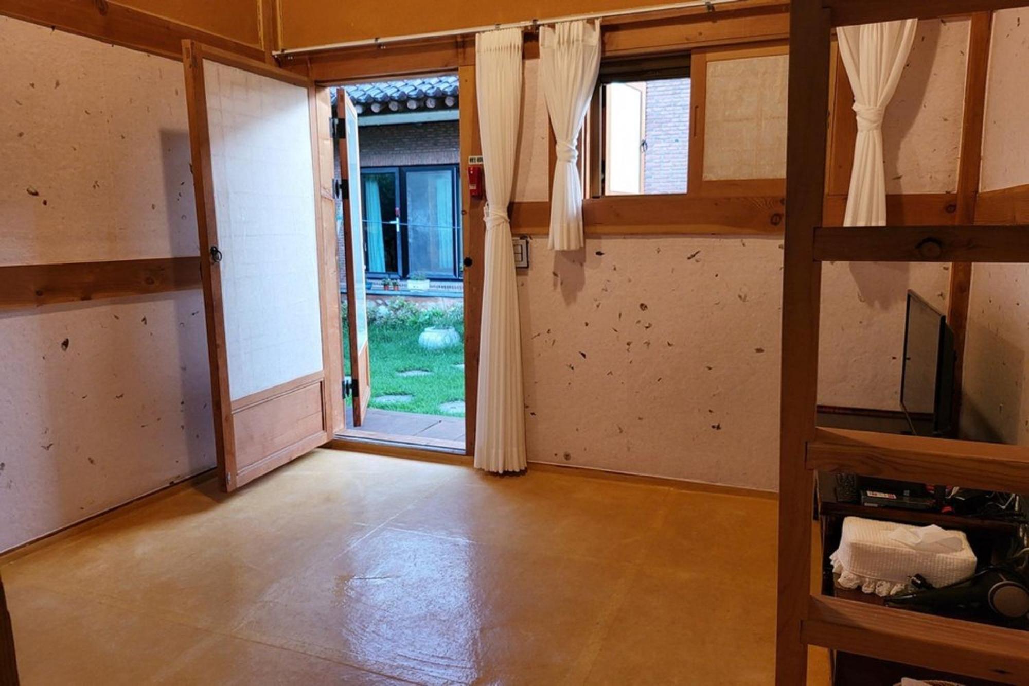 Hanok Gotaek Goeul Jeonju Luaran gambar