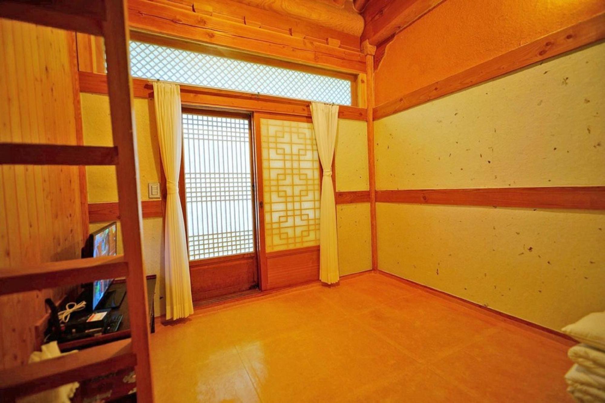 Hanok Gotaek Goeul Jeonju Luaran gambar